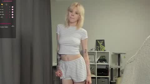 Snapshot of vivy_ chatting on 07/19/26, 08:23 chatur babes online show from 07/19/26, 08:23
