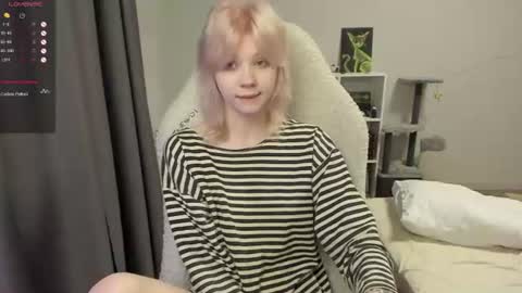 Snapshot of vivy_ chatting on 07/22/26, 08:22 chatur babes online show from 07/22/26, 08:22