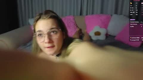 vivyboo111 online show from 11/10/25, 08:41