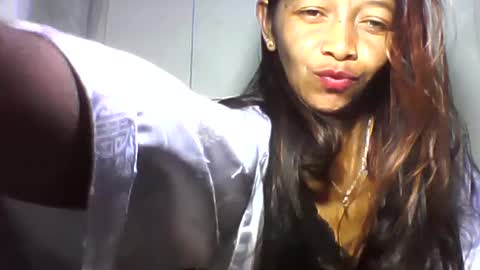 Snapshot of vixen_lina chatting on 06/22/26, 06:16 vixen_lina online show from 06/22/26, 06:16