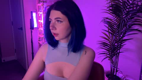 Polly  Online mostly at 9pm-2am UK Time online show from 02/10/26, 06:23