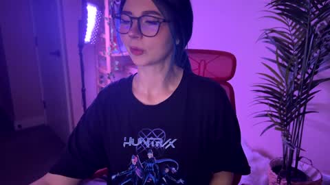 Polly  Online mostly at 9pm-2am UK Time online show from 02/27/26, 06:52