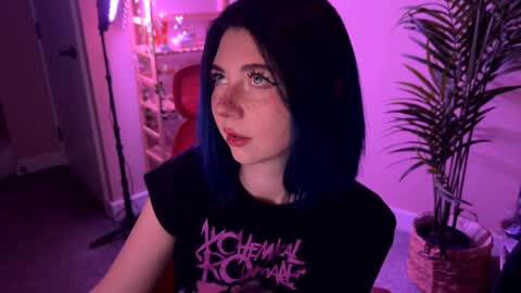 Polly  Online mostly at 9pm-2am UK Time online show from 03/06/26, 06:48