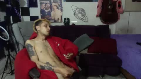 Snapshot of vl21cm chatting on 02/05/25, 07:39 vl21cm online show from 02/05/25, 07:39