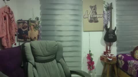 Snapshot of vl21cm chatting on 09/20/25, 06:47 vl21cm online show from 09/20/25, 06:47