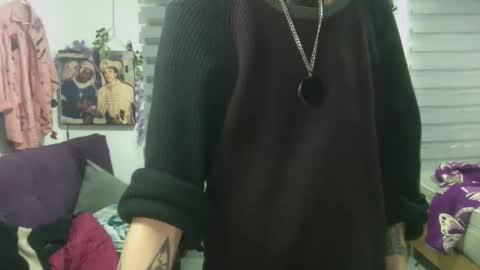 Snapshot of vl21cm chatting on 11/16/25, 09:15 vl21cm online show from 11/16/25, 09:15