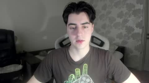 Snapshot of vlad1605 chatting on 05/13/26, 01:52 Martin online show from 05/13/26, 01:52