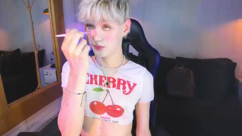 Snapshot of vladhellsing4 chatting on 06/29/26, 03:01 Vlad online show from 06/29/26, 03:01