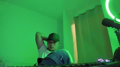 volt_boy57 online show from 11/04/25, 05:50