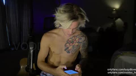 Voodoo and Lucy online show from 09/26/25, 10:47