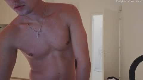 Snapshot of vouvoucouple chatting on 10/09/25, 07:12 Tim online show from 10/09/25, 07:12