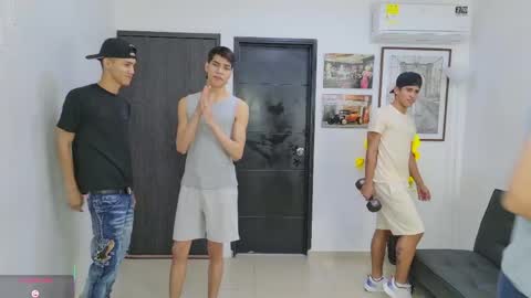 voyeurism_guys online show from 05/27/26, 10:51
