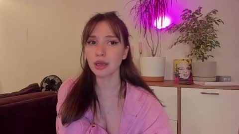 Snapshot of voyliza chatting on 09/29/25, 11:48 voyliza online show from 09/29/25, 11:48