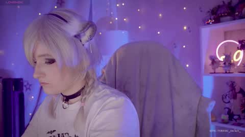 vronnier online show from 10/19/25, 07:36