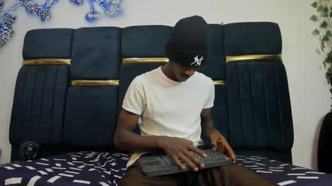 vsleyandlunaper online show from 03/27/26, 02:39