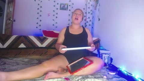 Snapshot of vsleyandlunaper chatting on 06/25/26, 02:11 vsleyandlunaper online show from 06/25/26, 02:11