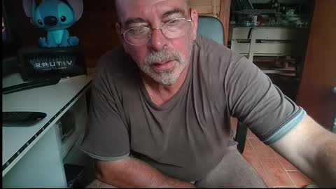 Snapshot of vuda77 chatting on 09/13/25, 02:06 oscar online show from 09/13/25, 02:06