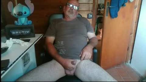 Snapshot of vuda77 chatting on 10/04/25, 04:16 oscar online show from 10/04/25, 04:16