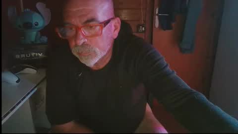 Snapshot of vuda77 chatting on 10/09/25, 10:41 oscar online show from 10/09/25, 10:41