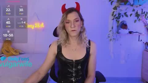 Vikky online show from 11/02/25, 01:24