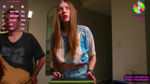Snapshot of vundersex chatting on 10/23/25, 06:50 Eva and Franklin online show from 10/23/25, 06:50
