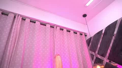 Snapshot of vvioleta_ chatting on 03/11/25, 06:21 Violeta online show from 03/11/25, 06:21
