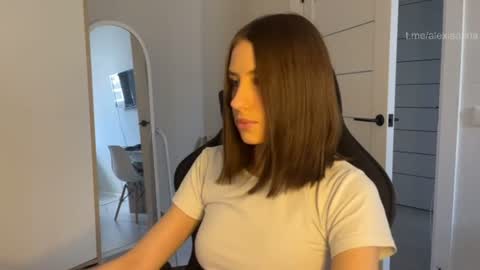 Snapshot of vx_arina chatting on 06/27/26, 12:22 Arina online show from 06/27/26, 12:22