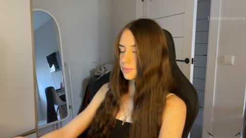 Snapshot of vx_arina chatting on 07/05/26, 09:38 Arina online show from 07/05/26, 09:38