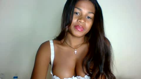 Snapshot of vynarahot chatting on 08/05/26, 05:16 vynarahot online show from 08/05/26, 05:16