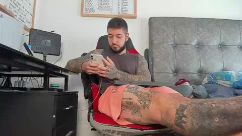 vyxen_ online show from 02/13/26, 02:24