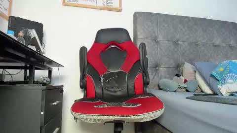 vyxen_ online show from 03/16/26, 08:35