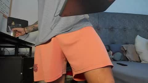 vyxen_ online show from 03/17/26, 04:21