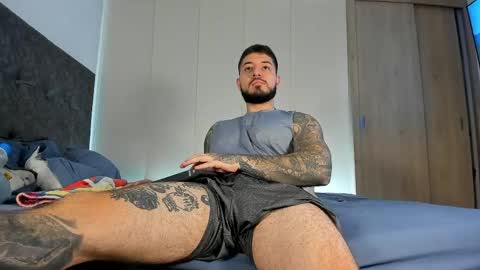 vyxen_ online show from 04/21/26, 08:23