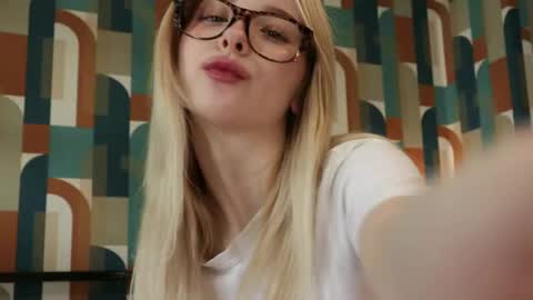 Nana online show from 06/05/26, 06:52