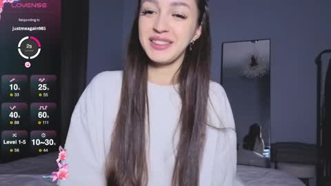 Alice  Before pvt write to me in PM  online show from 04/11/26, 06:34