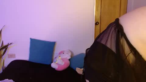 kitty SUPORT ME AND MY BABY SINGLE MOMY online show from 10/13/25, 02:50