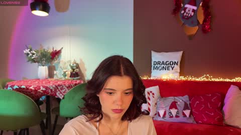 Snapshot of waki_lucky chatting on 12/27/24, 02:33 Mia online show from 12/27/24, 02:33