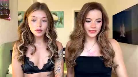 Snapshot of waki_lucky chatting on 10/19/25, 12:06 Mia online show from 10/19/25, 12:06