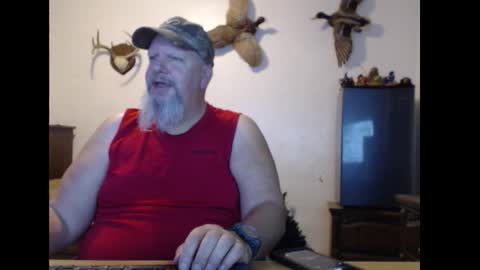 Snapshot of walkingbird chatting on 10/24/25, 10:50 walkingbird online show from 10/24/25, 10:50