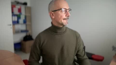 Snapshot of walky78 chatting on 11/25/25, 07:41 walky78 online show from 11/25/25, 07:41