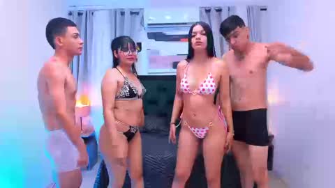 Snapshot of wallen_couple chatting on 09/24/25, 01:14 Sofia Thiago online show from 09/24/25, 01:14