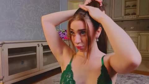 hello guys im Lilian online show from 09/17/25, 04:25