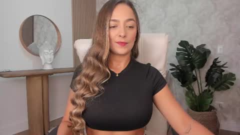Snapshot of wandathompson_ chatting on 07/07/26, 10:52 Wanda online show from 07/07/26, 10:52