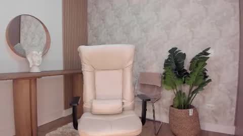 Snapshot of wandathompson_ chatting on 07/28/26, 11:05 Wanda online show from 07/28/26, 11:05