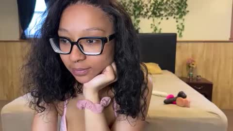 Snapshot of wanderlustgaal chatting on 05/18/26, 01:39 wanderlustgaal online show from 05/18/26, 01:39