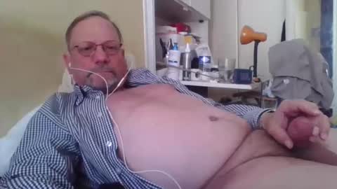 Snapshot of wanky357 chatting on 04/28/26, 11:26 Tibo Love online show from 04/28/26, 11:26