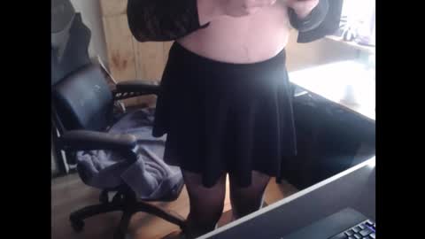 Nicki Rogers online show from 10/22/25, 03:23