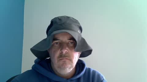 Snapshot of watchmewank40 chatting on 03/03/25, 12:27 Davey online show from 03/03/25, 12:27