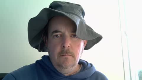 Snapshot of watchmewank40 chatting on 03/04/25, 09:40 Davey online show from 03/04/25, 09:40