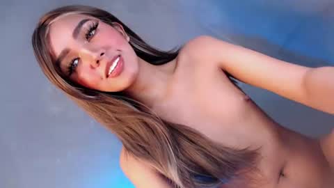 Isla Fox online show from 10/20/25, 08:15